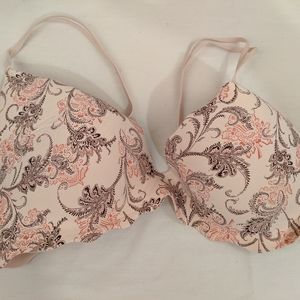 Victoria's Secret Intimates & Sleepwear - Victoria's secret bra 38d Victoria's Secret Intimates & Sleepwear - Victoria's secret bra 38d
